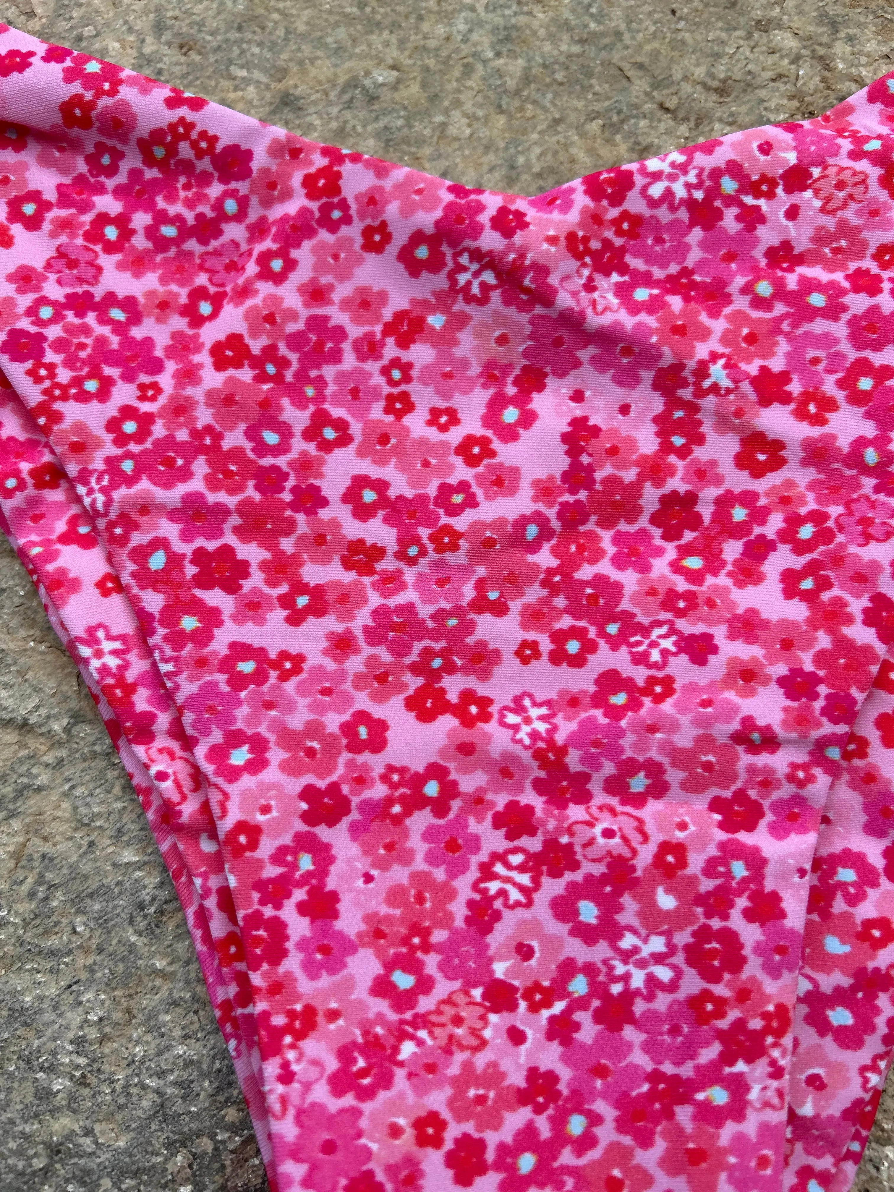 Verspieltes Blumenmuster Cheeky V Bikini-Höschen