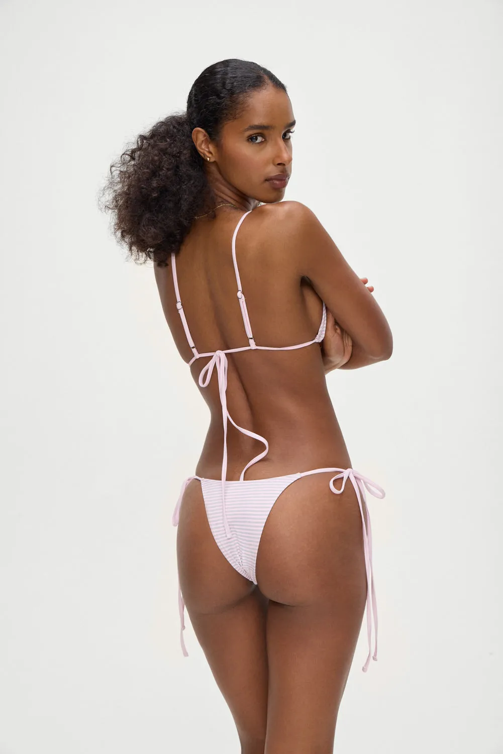 Göttlicher Seitengebundener Knapper Bikini-Boden
