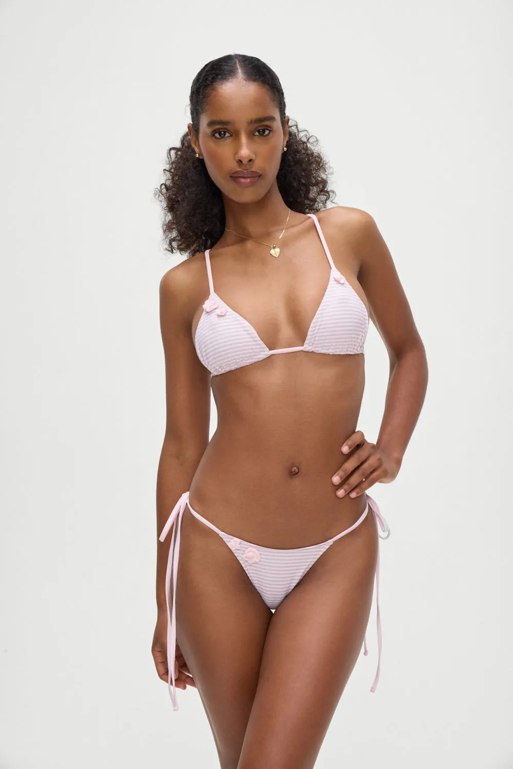Göttlicher Seitengebundener Knapper Bikini-Boden