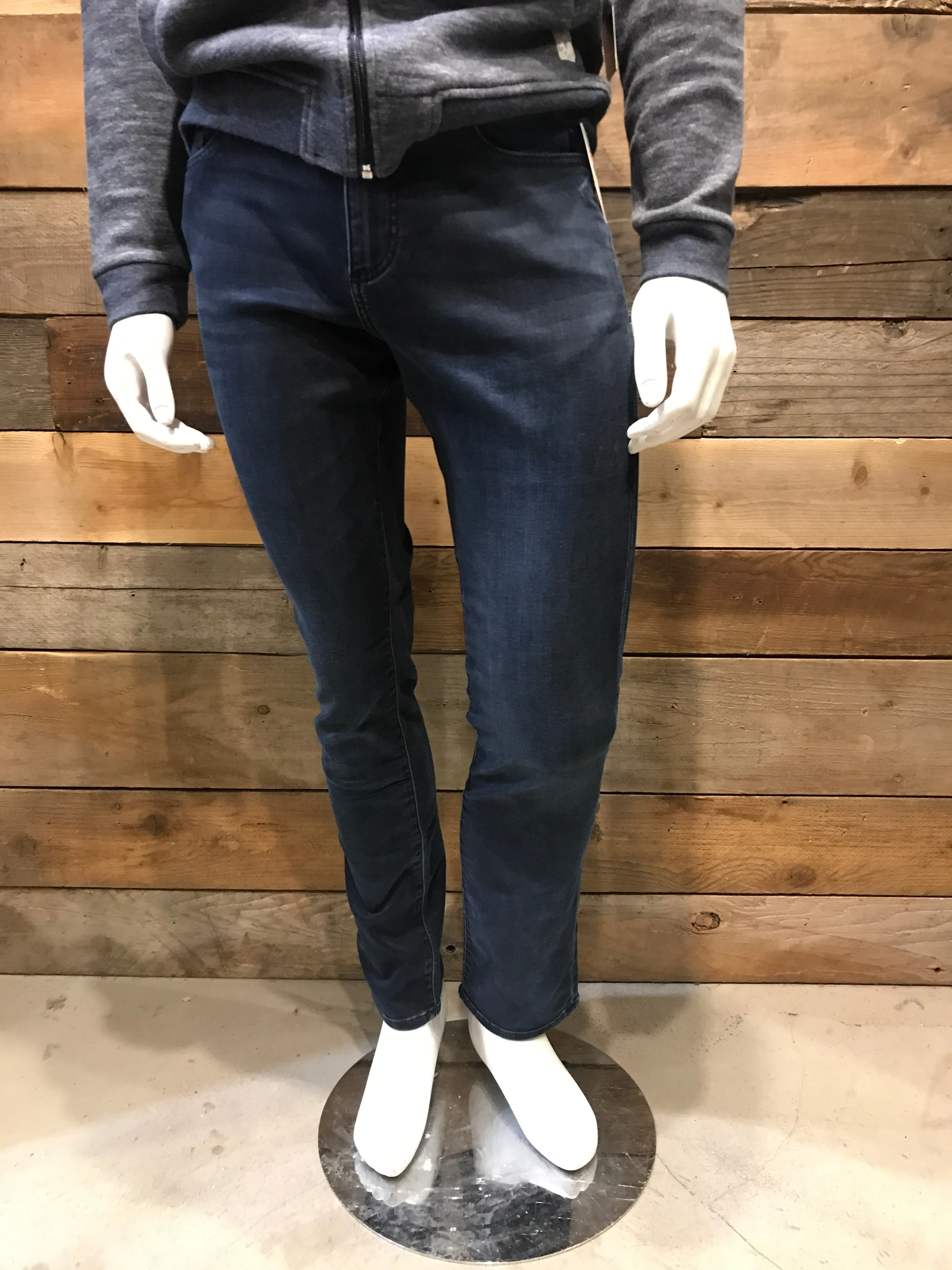 DL1961 | Russell Slim Straight Strickjeans | Stürmisch