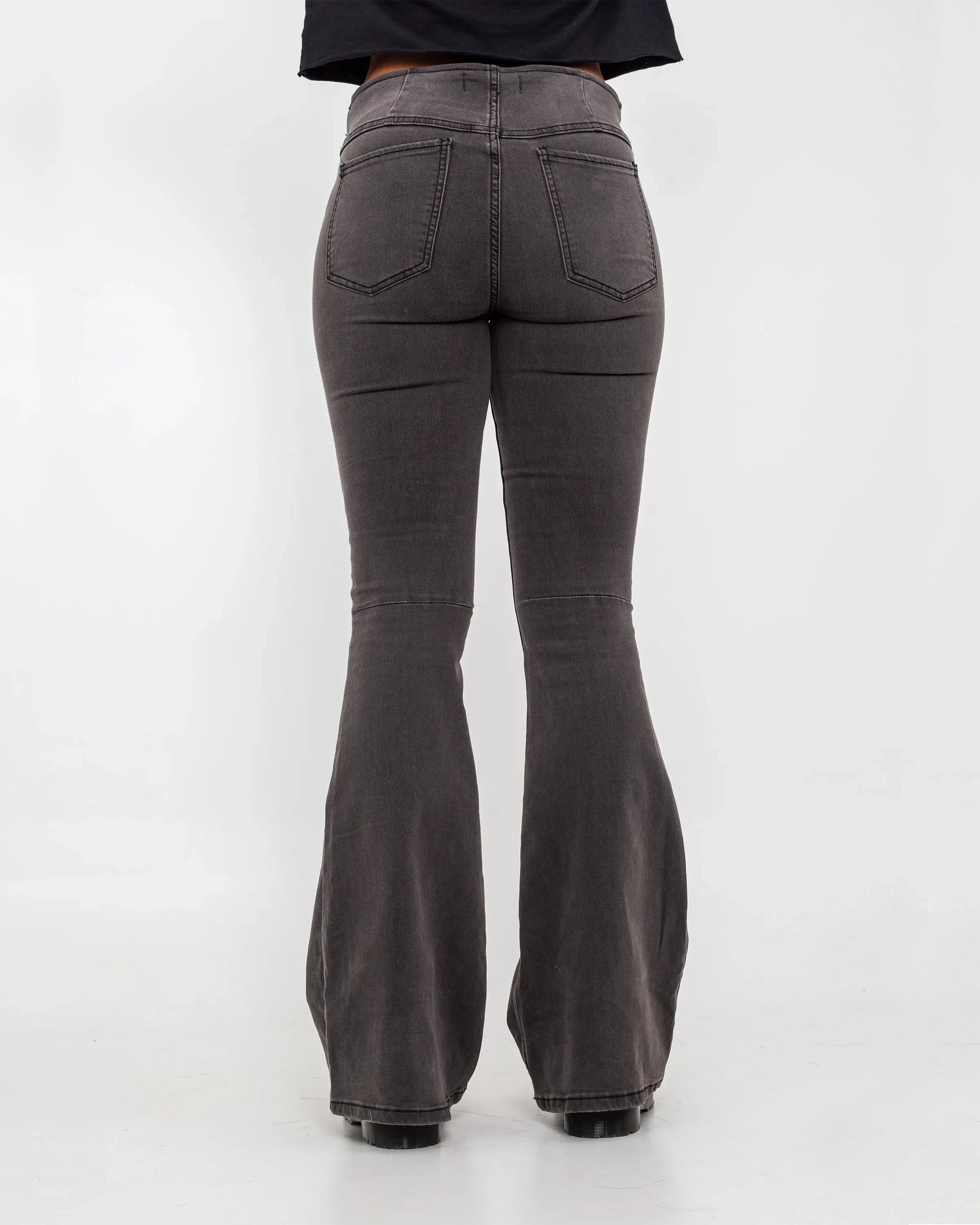 Free People Flare Penny Jeans in Schwarz
