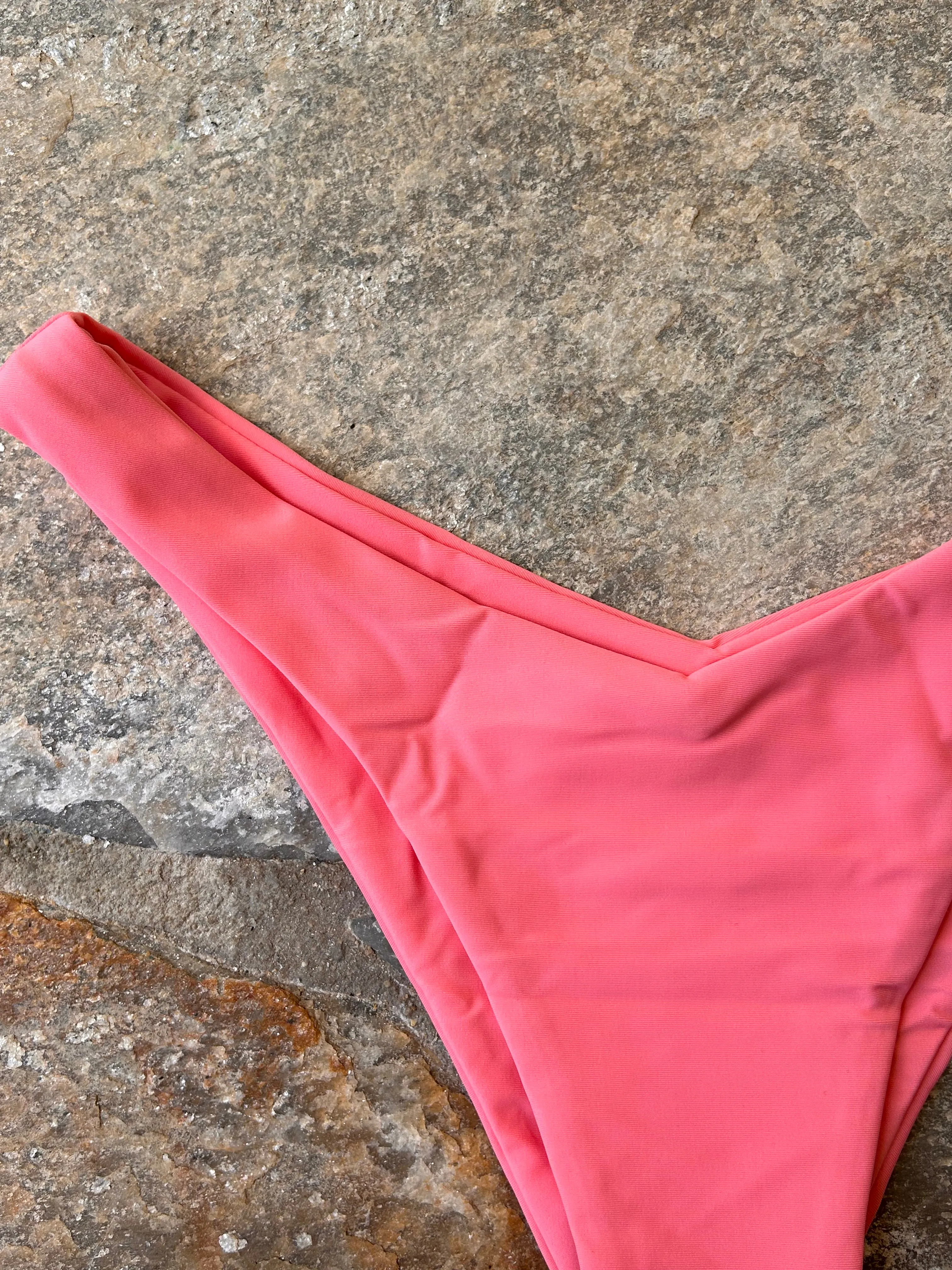 Fusion Coral Cheeky V Bikini-Höschen