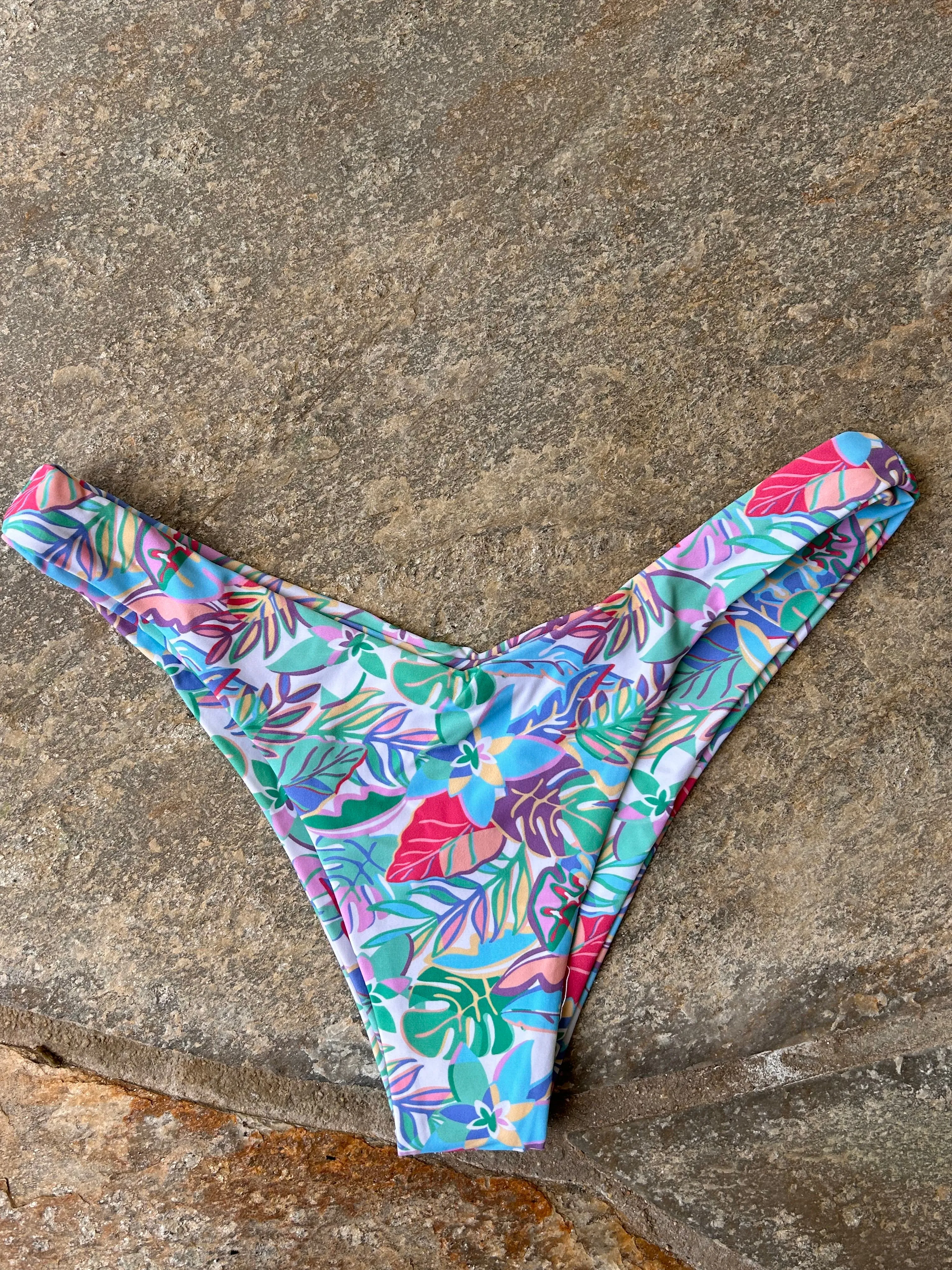 Hawaiian Leaves Cheeky V Bikini-Höschen
