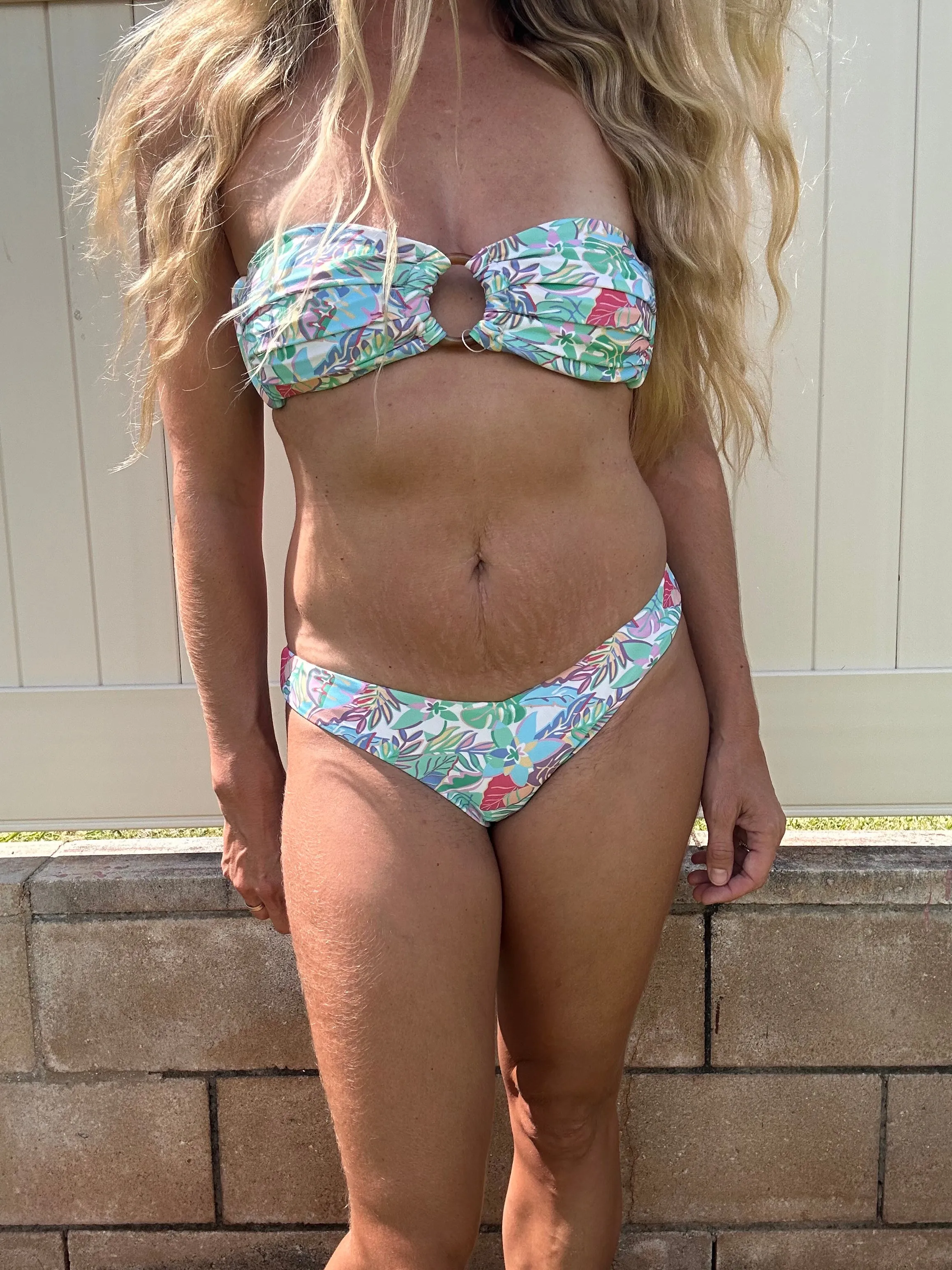 Hawaiian Leaves Cheeky V Bikini-Höschen