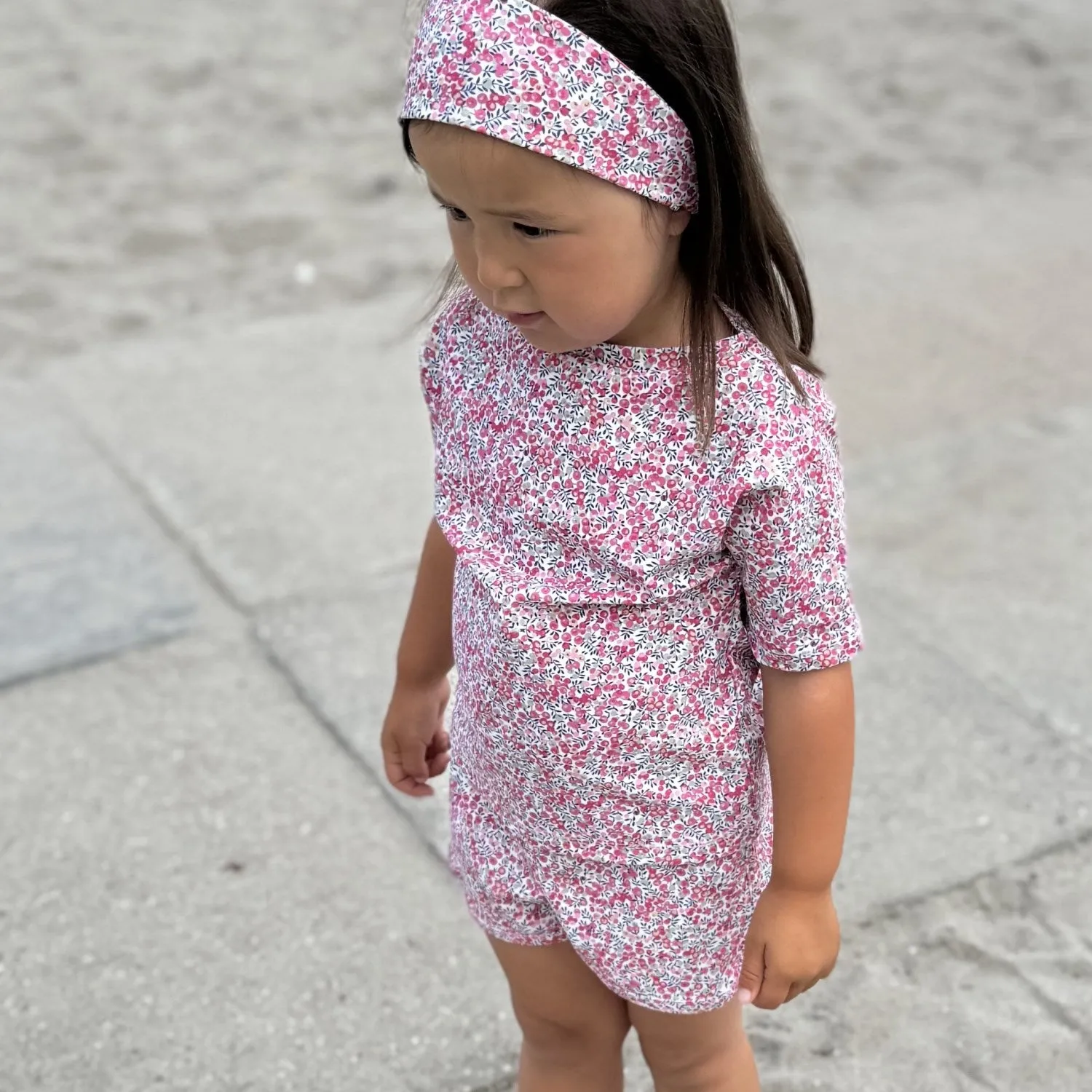 Petit Crabe Wiltshire Bud Luna Bootausschnitt UV-Shirt K/A - Hergestellt aus Liberty© Stoff Petit-Crabe