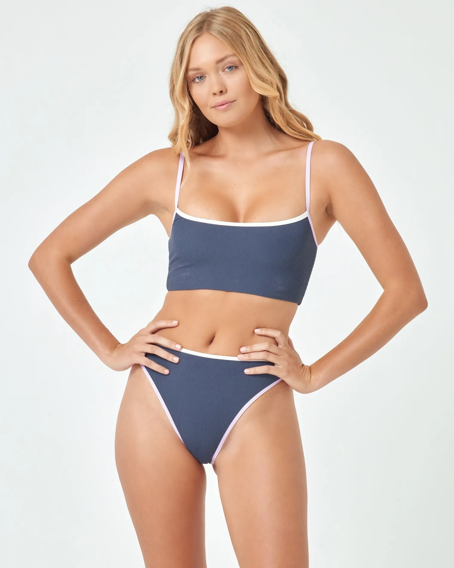 Geripptes Adalyn-Bikini-Oberteil