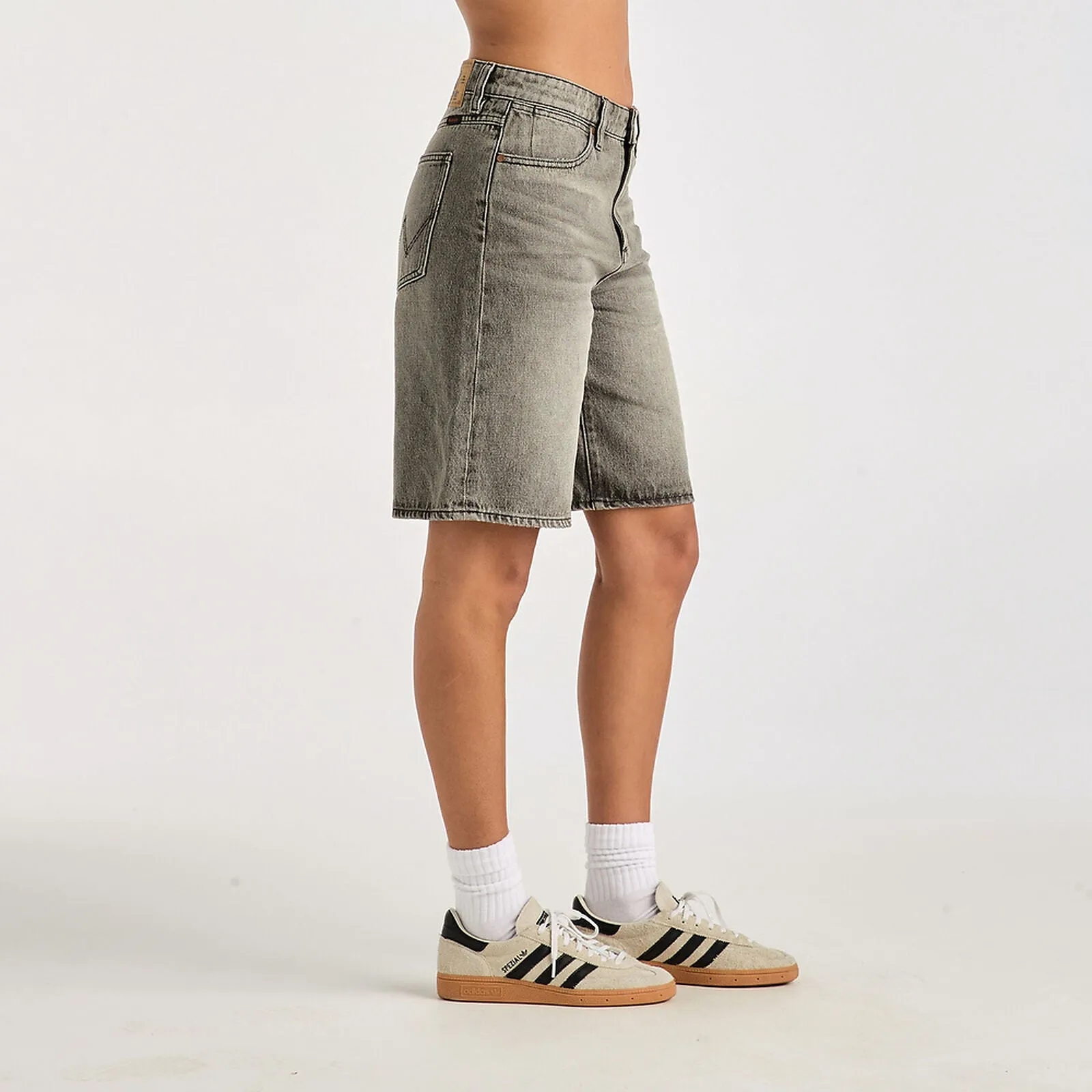 Wrangler Kleidung Mid Farrah Short | Silber/Dollar