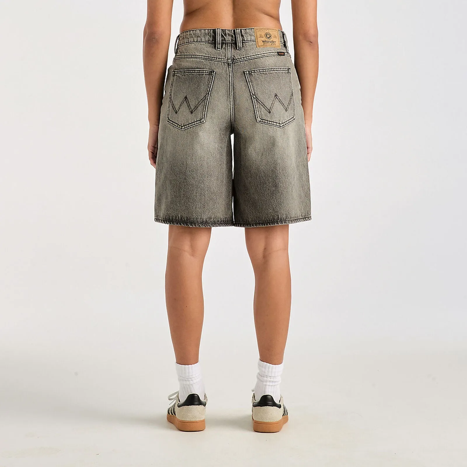 Wrangler Kleidung Mid Farrah Short | Silber/Dollar